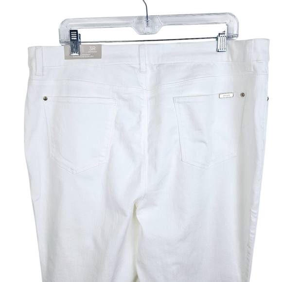 Chico's #570258018 So Slimming White Girlfriend Ankle Jeans NWT - Picture 4 of 16